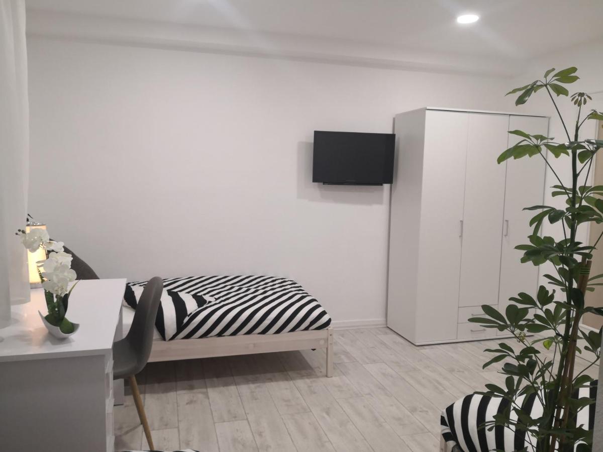 Schoene Und Optimal Gelegene Wohnung Weisskirchen מראה חיצוני תמונה