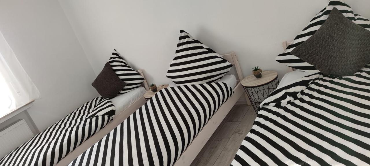 Schoene Und Optimal Gelegene Wohnung Weisskirchen מראה חיצוני תמונה
