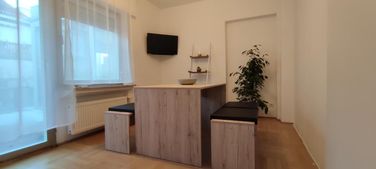 Schoene Und Optimal Gelegene Wohnung Weisskirchen מראה חיצוני תמונה